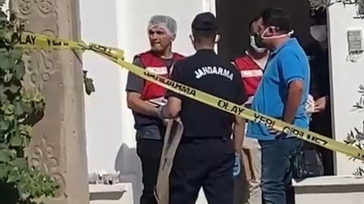Matematik öğretmeni, yazlık sitede bıçakla öldürülmüş halde bulundu; erkek arkadaşı aranıyor