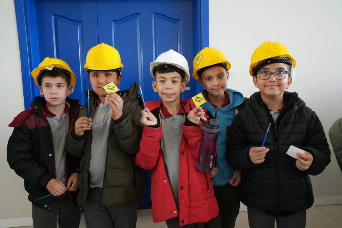 Yeniköy Kemerköy Enerji’den Öğrencilere Madencilik Tiyatrosu